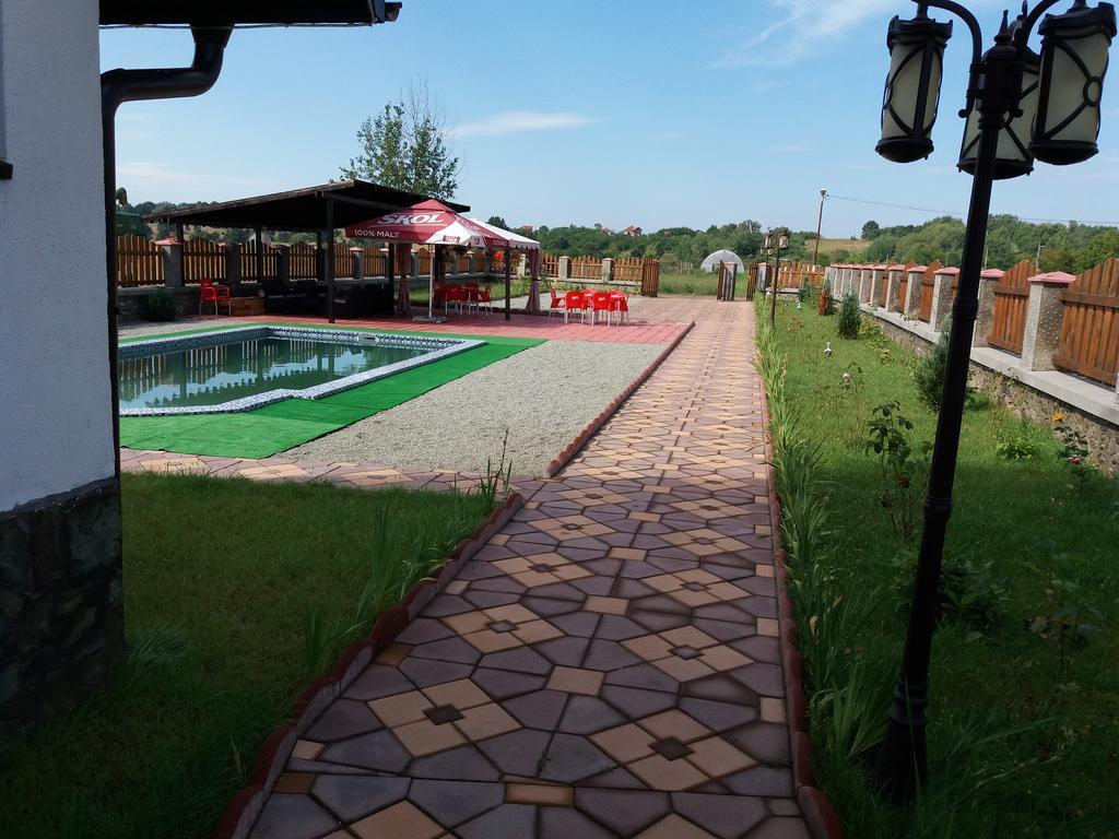 Отель Casa Robi Pestisani Экстерьер фото