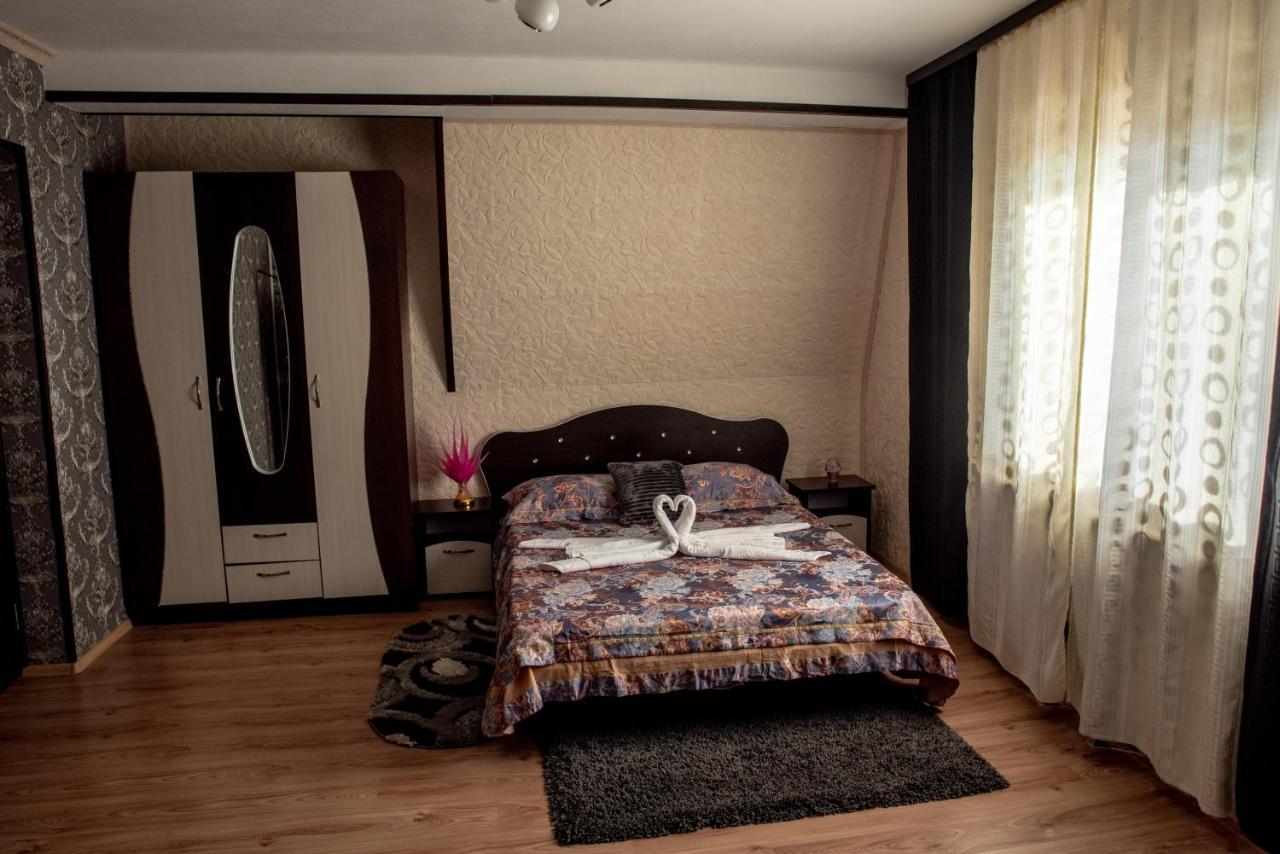 Отель Casa Robi Pestisani Экстерьер фото