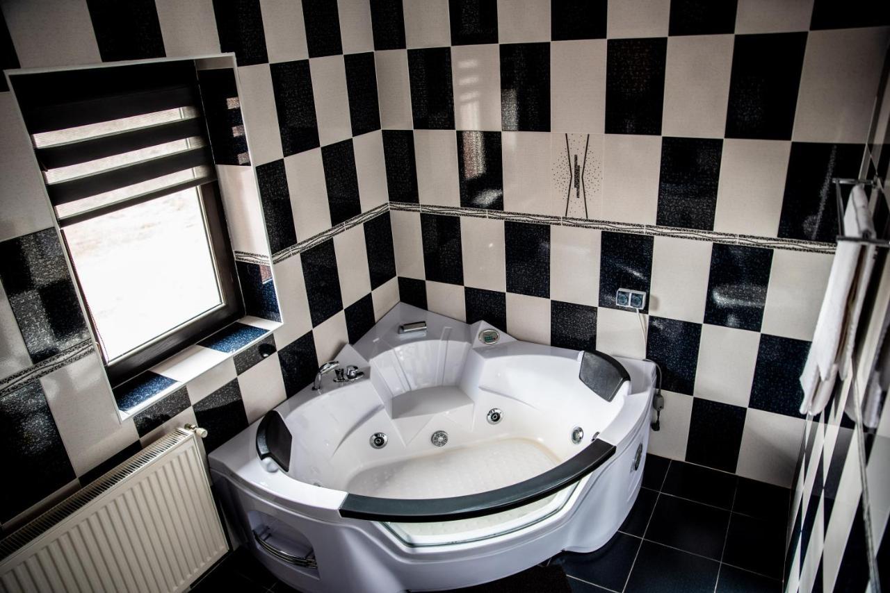 Отель Casa Robi Pestisani Экстерьер фото