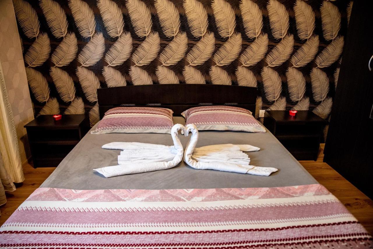 Отель Casa Robi Pestisani Экстерьер фото