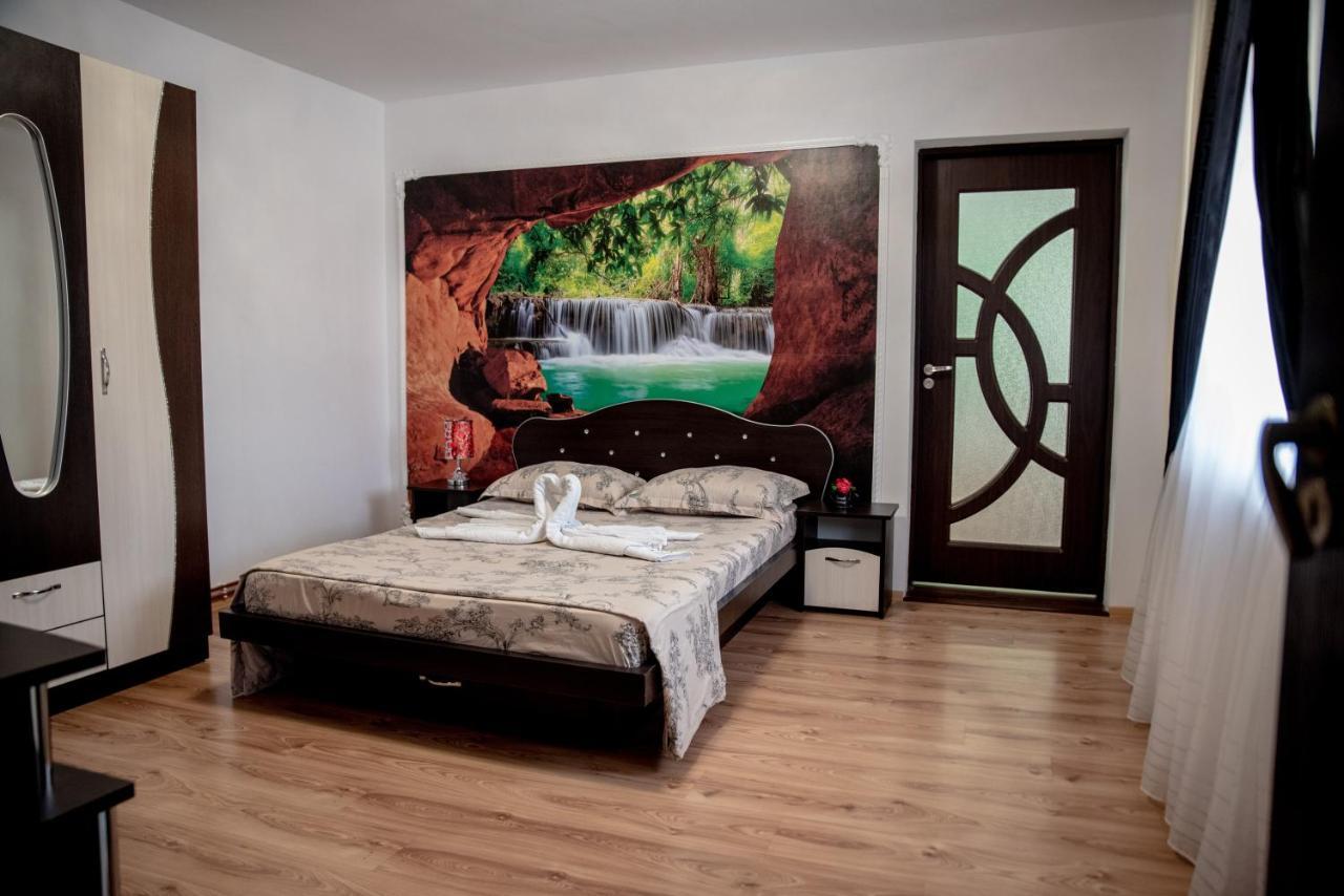 Отель Casa Robi Pestisani Экстерьер фото