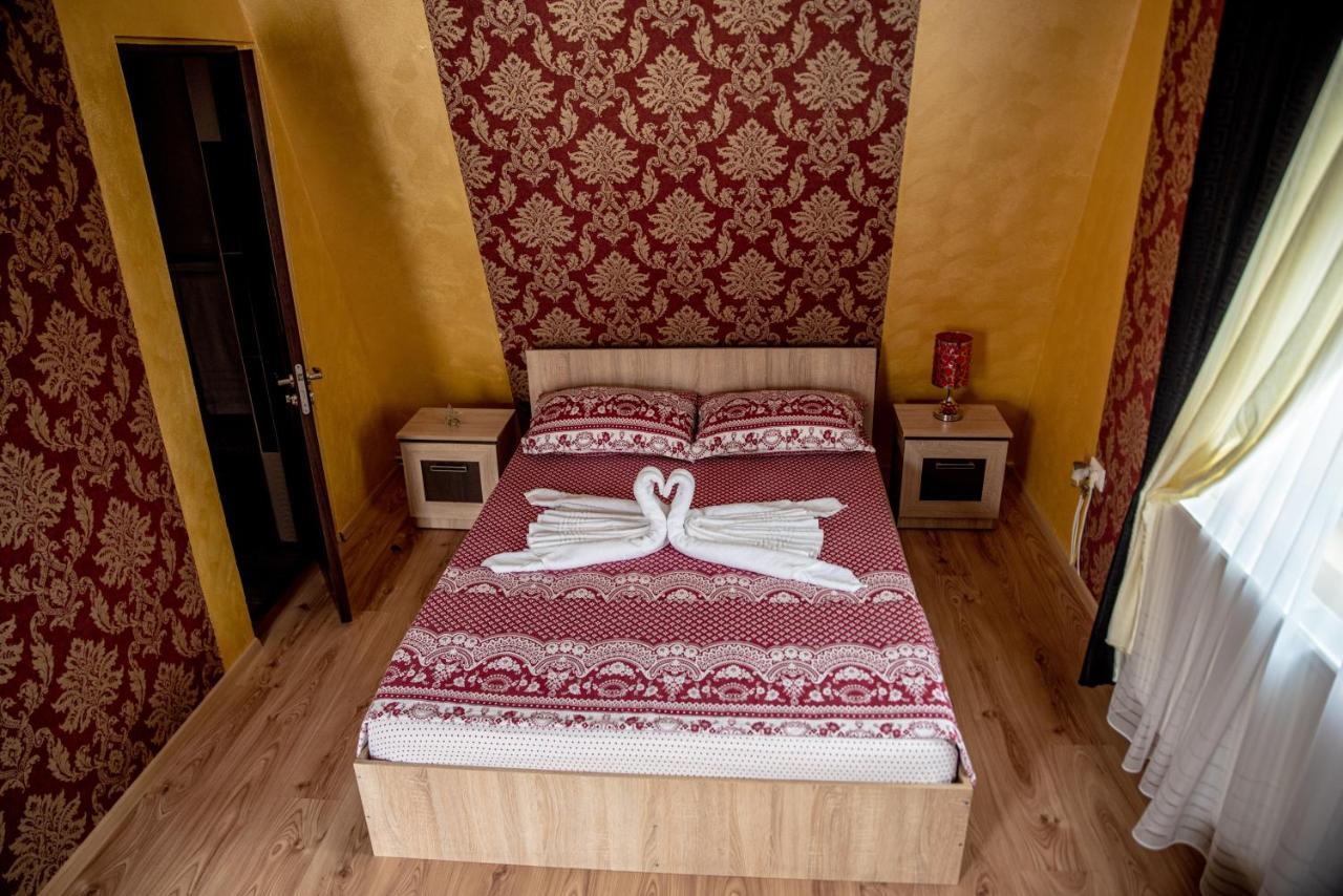 Отель Casa Robi Pestisani Экстерьер фото